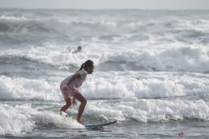 13-pantai-favorit-di-indonesia-untuk-surfing-dunia
