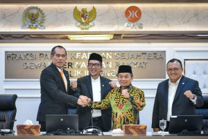 abdul-kharis-almasyhari-resmi-pimpin-fraksi-pks-di-dpr