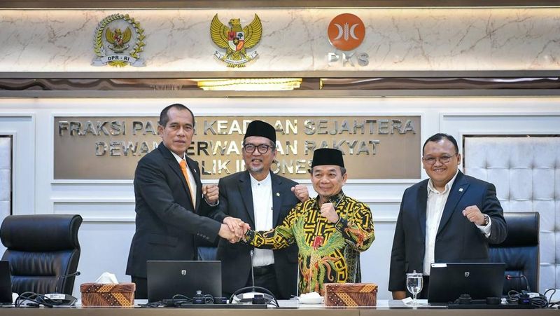abdul-kharis-almasyhari-resmi-pimpin-fraksi-pks-di-dpr