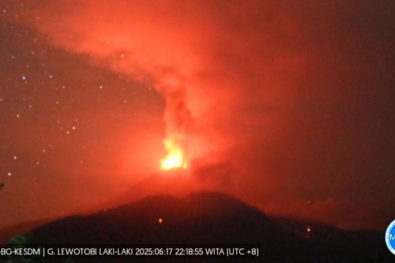 aktivitas-gunung-lewotobi-meningkat-waspada-risiko-erupsi