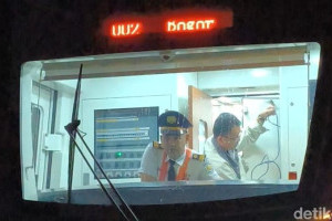 antisipasi-telat-kerja-mas-nul-cek-kereta-pagi-hari