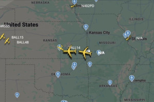 as-kerahkan-pesawat-bomber-siluman-b-2-ke-guam-siap-serang-situs-nuklir-iran