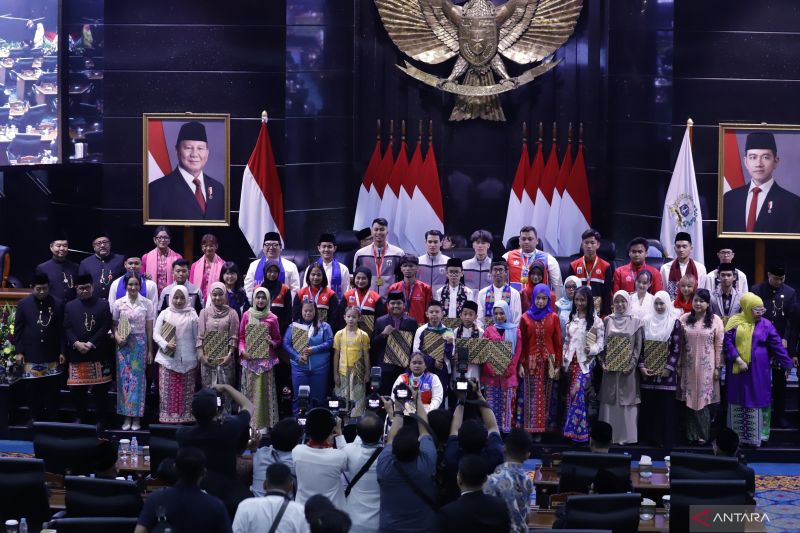 atlet-jakarta-raih-penghargaan-setelah-pecahkan-rekor-di-pon-2024