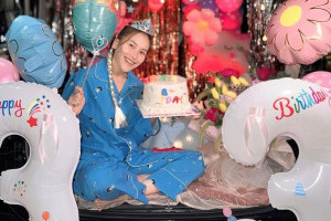ayu-ting-ting-rayakan-ulang-tahun-ke-33-dengan-kado-mewah-dari-keluarga