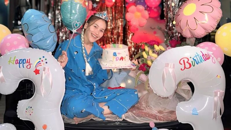 ayu-ting-ting-rayakan-ulang-tahun-ke-33-dengan-kado-mewah-dari-keluarga