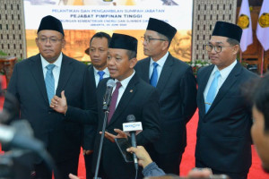 bahlil-lahadalia-tegaskan-penegakan-hukum-energi-dan-sumber-daya-mineral-tanpa-diskriminasi