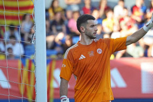 barcelona-resmi-rekrut-joan-garcia-dari-espanyol-untuk-musim-2025