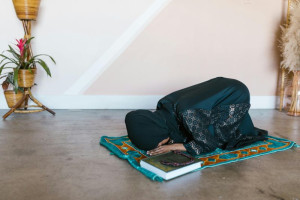 batas-gerakan-dalam-shalat-dan-pandangan-ulama-terkini