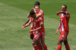 bayern-vs-auckland-die-roten-pesta-gol-10-0
