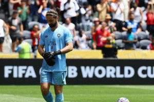 bela-belain-cuti-kerja-eh-kiper-auckland-malah-kebobolan-10-gol