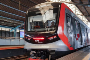 berkat-rangkaian-kereta-china-krl-jabodetabek-dipuji-para-komuter