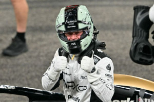 brad-pitt-puji-lewis-hamilton-sebagai-bantuan-utama-produksi-film-f1