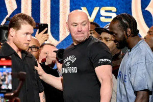 canelo-alvarez-siap-tantang-gaya-bertinju-crawford