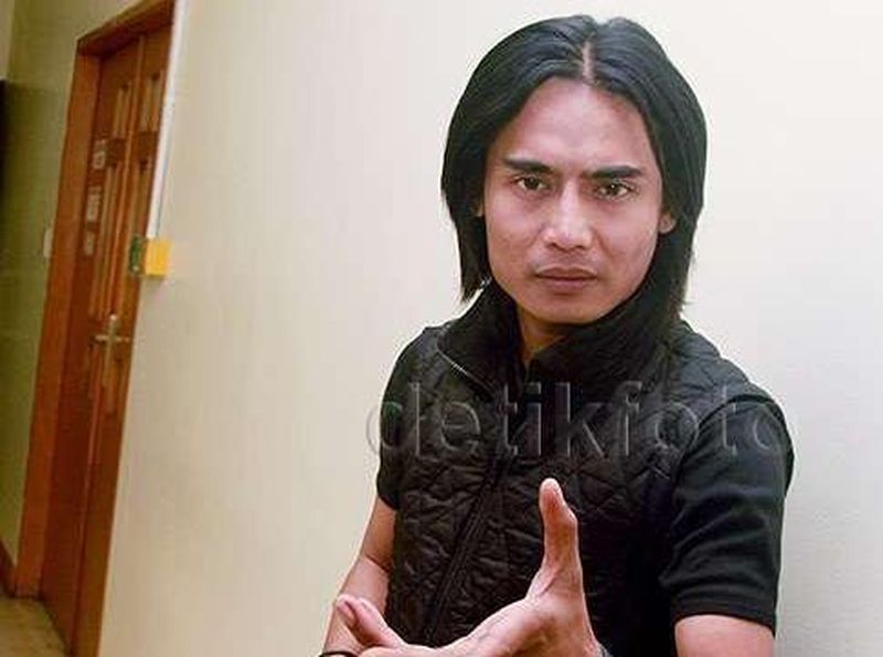 charly-van-houten-donasikan-40-royalti-untuk-sanggar-seni-cirebon