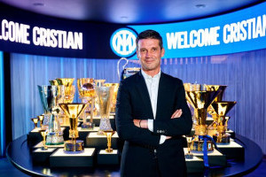 chivu-awalnya-ingin-bertahan-di-parma-tapi-inter-sulit-ditolak