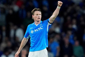 conte-tak-percaya-mctominay-pilih-gabung-napoli-tanda-sejarah-baru