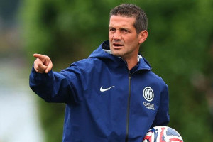 denzel-dumfries-puji-cristian-chivu-sebagai-pelatih-istimewa-di-inter-milan