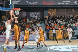 dewa-united-banten-unggul-sementara-atas-pelita-jaya-di-klasemen-ibl