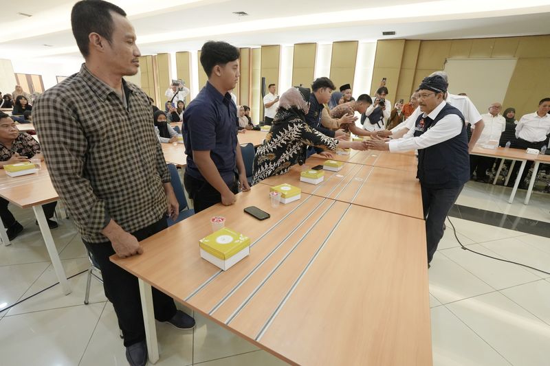 dialog-mengharukan-mensos-dengan-orang-tua-siswa-sekolah-rakyat
