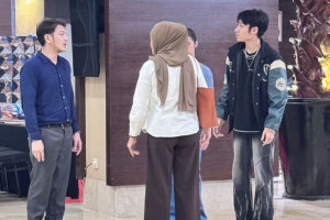 dimas-anggara-minta-maaf-kepada-kiesha-alvaro-setelah-insiden-di-lokasi-syuting