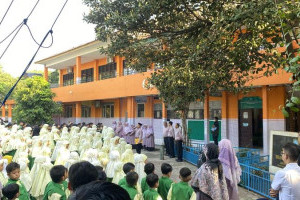 disdik-kota-depok-anjurkan-guru-tolak-hadiah-dari-orang-tua-murid