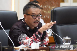 dpr-desak-penyelesaian-regulasi-program-mbg-saat-libur-sekolah