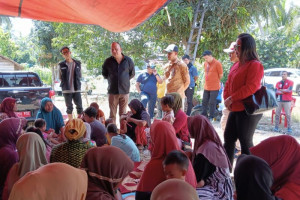 dpr-ri-salurkan-bantuan-logistik-untuk-korban-banjir-parimo