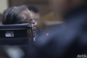 eks-hakim-mk-jelaskan-peran-pengacara-sebagai-saksi-terdakwa
