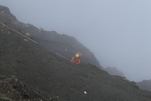 evakuasi-jenazah-turis-brasil-dari-jurang-gunung-rinjani-sukses