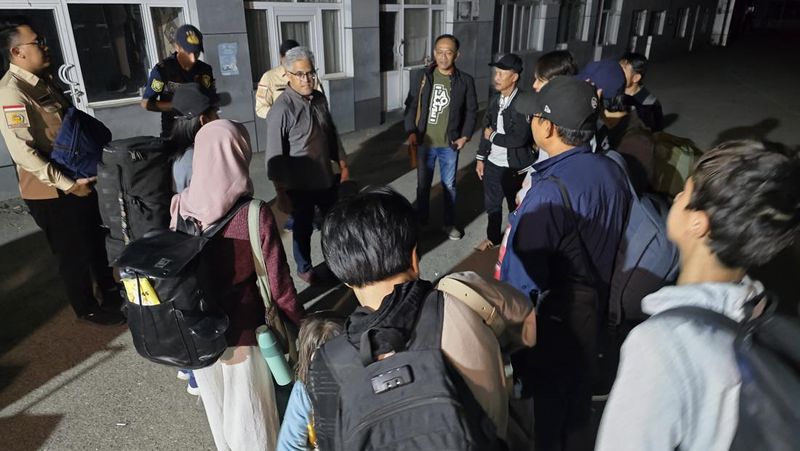 evakuasi-wni-dari-iran-gelombang-pertama-tiba-di-jakarta-esok-hari