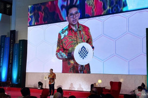 fadli-zon-sebut-taufiq-ismail-bapak-sastra-indonesia