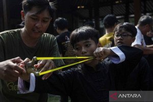 festival-budaya-surakarta-pamerkan-permainan-tradisional-katapel