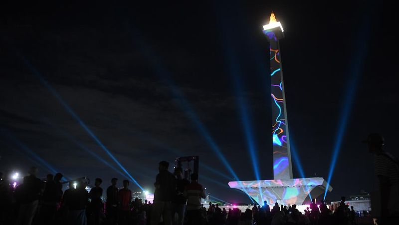 festival-video-mapping-dan-air-mancur-menari-di-monas-memikat-pengunjung