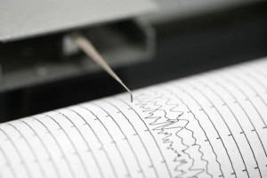 gempa-magnitudo-4-8-guncang-garut-bali-batalkan-17-penerbangan