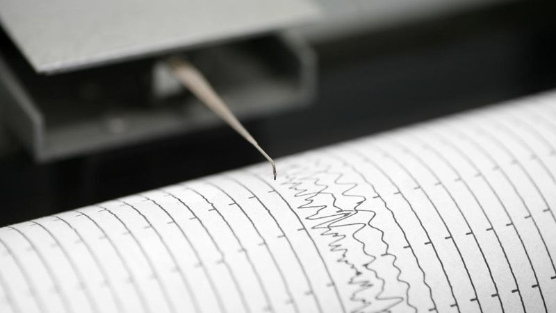 gempa-magnitudo-4-8-guncang-garut-bali-batalkan-17-penerbangan