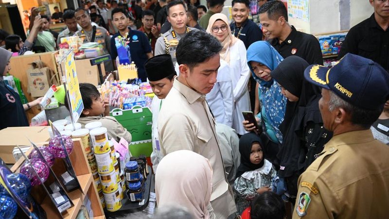 gibran-rakabuming-beri-bantuan-sekolah-untuk-100-anak-yatim-di-banyuwangi