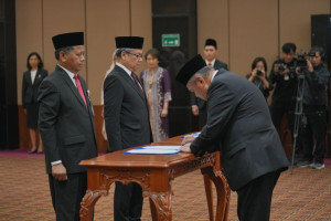 gubernur-bi-lantik-dua-pemimpin-baru-di-kantor-pusat-jakarta