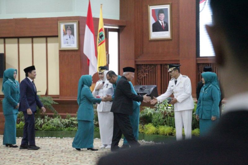 gubernur-kalsel-lantik-wali-kota-dan-wakil-wali-kota-banjarbaru-2025-2030