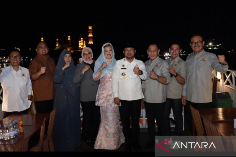 gubernur-kaltim-ajak-komisi-vi-dpr-ri-jelajahi-keindahan-susur-sungai-mahakam