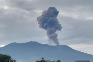 gunung-marapi-erupsi-warga-diminta-waspada-di-radius-3-km