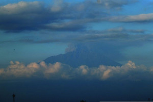gunung-raung-kembali-erupsi-dengan-letusan-setinggi-1-200-meter
