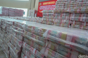gunungan-uang-11-8-t-jadi-bukti-salah-satu-korupsi-terbesar
