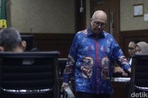 hakim-tolak-eksepsi-eks-dirut-taspen-kosasih-sidang-lanjut-ke-pembuktian