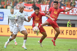 hanif-sjahbandi-resmi-perpanjang-kontrak-dengan-persija-jakarta