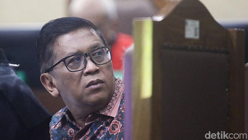 hasto-diperiksa-sebagai-terdakwa-dalam-kasus-suap-paw-dpr
