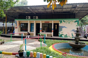 hut-jakarta-munjirin-percantik-kantornya