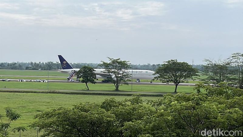 insiden-pesawat-saudia-mendarat-darurat-di-kualanamu-akibat-ancaman-bom