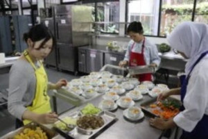 institut-pariwisata-trisakti-kenalkan-kuliner-lokal-kepada-mahasiswa-internasional