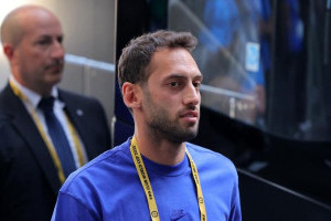 inter-milan-tegaskan-hakan-calhanoglu-masih-jadi-pilar-utama