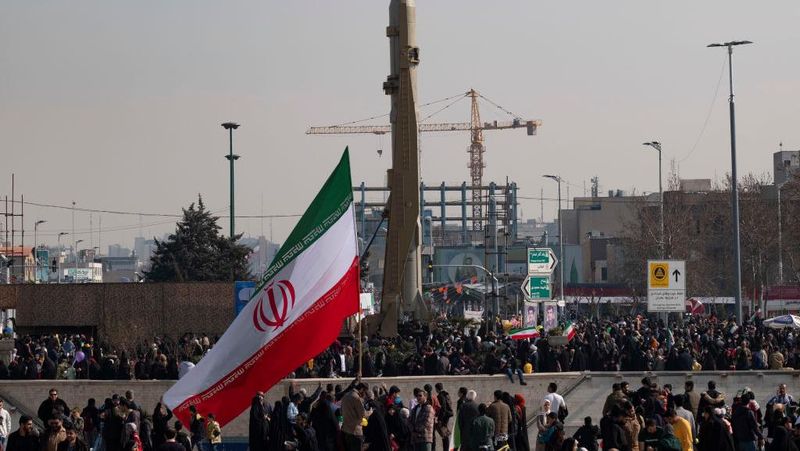 iran-luncurkan-rudal-sejjil-burung-ababil-saat-serangan-ke-israel